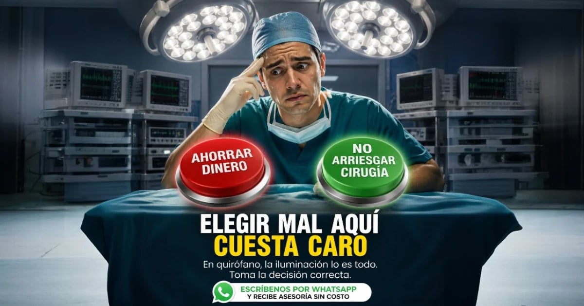 Surgeon in operating room holding red and green buttons with Spanish text about choosing wrong surgery options